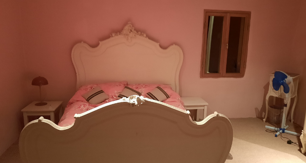 Indoor block ensuite bedroom